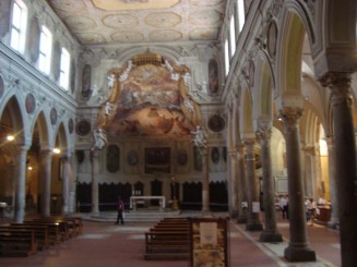 Napoli - Un giuvaer sub munti de gunoaie.