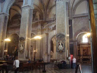 Napoli - Un giuvaer sub munti de gunoaie.