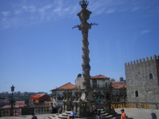 Piata din fata Catedralei