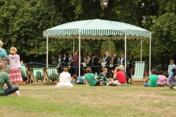 Parcul St James - concert in aer liber