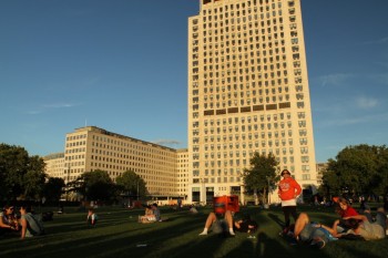 Jubilee Gardens , langa London Eye , dupa-amiaza tarziu