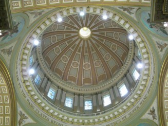 Montreal: Catedrala-Bazilica "Marie Reine du Monde" ("Maria, Imparateasa lumii")