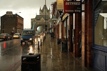 Tower Bridge - vazut la intrarea dinspre sud