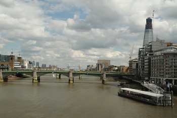 Panorama spre est - de pe Milenium Bridge
