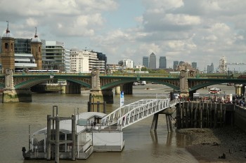 Panorama spre est - de pe Milenium Bridge