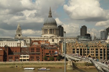 panorama dinspre Tate Modern - in centru se vede domul catedralei St. Paul