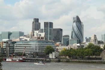 Panorama dinspre Primarie (malul sudic al Tamisei)