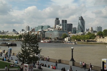 Panorama dinspre Primarie (malul sudic al Tamisei)