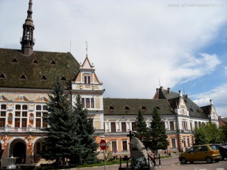 Cetatea Devei, Magna Curia si Biserica Reformata
