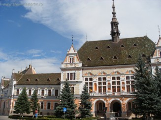 Cetatea Devei, Magna Curia si Biserica Reformata