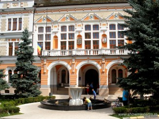 Cetatea Devei, Magna Curia si Biserica Reformata