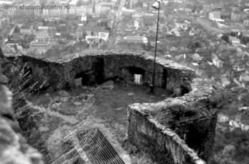 Cetatea Devei, Magna Curia si Biserica Reformata