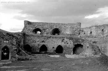 Cetatea Devei, Magna Curia si Biserica Reformata