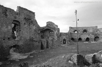 Cetatea Devei, Magna Curia si Biserica Reformata