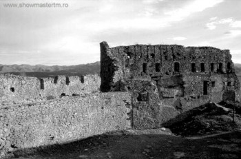 Cetatea Devei, Magna Curia si Biserica Reformata