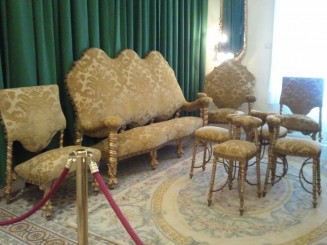 mobilier proiectat de Gaudi