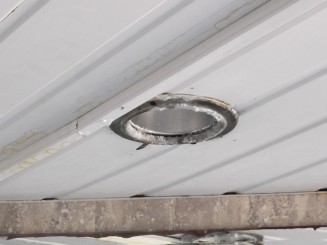 Tavanul cabina WC de la piscina