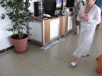 Dozatorul cu pricina - de fapt toate dozatoarele erau ruginite si defecte