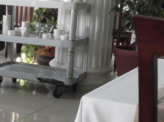 Carucior de vesela - ruginit si murdar