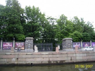 Cu barca pe Neva - St Petersburg