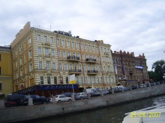 Cu barca pe Neva - St Petersburg