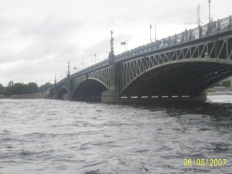 Cu barca pe Neva - St Petersburg