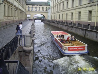 Cu barca pe Neva - St Petersburg