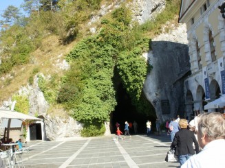 Intrare in pestera