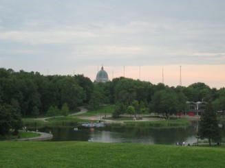 Montreal, Parcul Mont Royal: Oratoriul Sf. Iosif vazut de langa Lacul Castorilor
