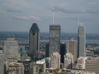 Montreal - centrul orasului vazut de pe colina din parcul Mont Royal (din punctul de belvedere Kondiaronk)