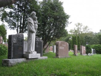 Montreal - unul din cimitirele din vecinatatea Parcului Mont Royal (cimitirul Notre-Dame-des-Neiges)