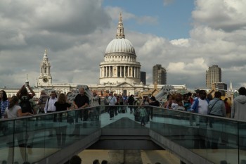 Catedrala St. Paul - vedere dinspre Millenium Bridge (capatul sudic)