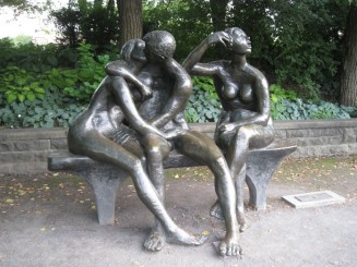 ``Banca amorezilor``, se afla in Gradina Botanica