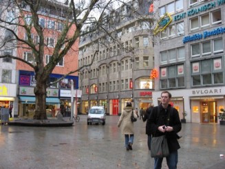 Zona de inceput a strazii comerciale din centru de langa Dom- zona pietonala