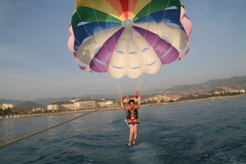Paraşute şi paraşutiste - Konakli (Turcia)