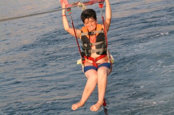 Paraşute şi paraşutiste - Konakli (Turcia)