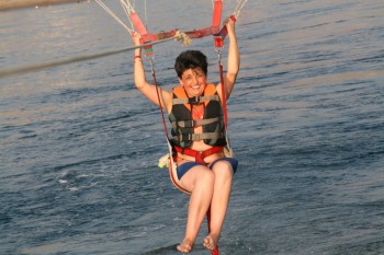 Paraşute şi paraşutiste - Konakli (Turcia)