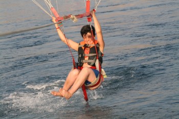 Paraşute şi paraşutiste - Konakli (Turcia)