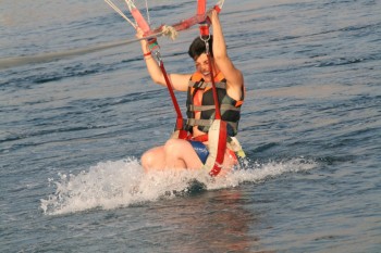 Paraşute şi paraşutiste - Konakli (Turcia)