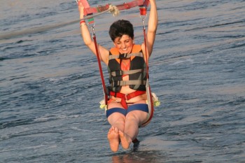 Paraşute şi paraşutiste - Konakli (Turcia)