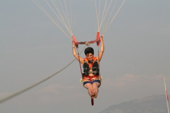 Paraşute şi paraşutiste - Konakli (Turcia)