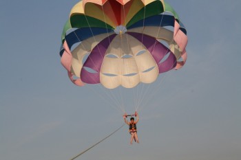 Paraşute şi paraşutiste - Konakli (Turcia)