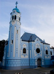 Biserica albastra din Bratislava. Aceasta biserica reprezinta Slovacia in Uniunea Europeana 