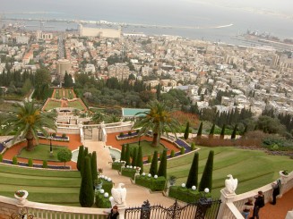Grădinile Bahai şi panorama oraşului Haifa - Israel