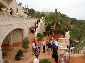 Grădinile Bahai şi panorama oraşului Haifa - Israel