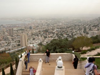 Grădinile Bahai şi panorama oraşului Haifa - Israel