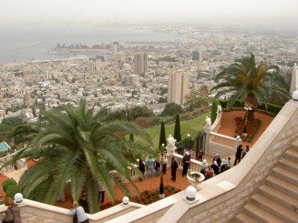 Grădinile Bahai şi panorama oraşului Haifa - Israel