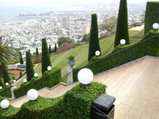 Grădinile Bahai şi panorama oraşului Haifa - Israel