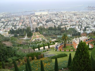 Grădinile Bahai şi panorama oraşului Haifa - Israel