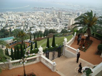 Grădinile Bahai şi panorama oraşului Haifa - Israel